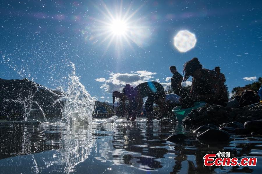 People celebrate the Karma Dunba (The Bathing Festival) in the Lhasa River in Lhasa City, Southwest China’s Tibet Autonomous Region, Sept. 15, 2018. Legend has it bathing during the period is beneficial to health. (Photo: China News Service/He Penglei)