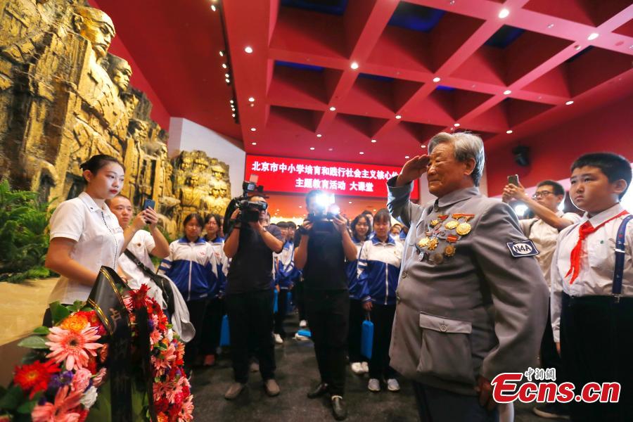 The 94-year-old New Fourth Army veteran Jiao Runkun salutes to martyrs at the Museum of the War of Chinese People\'s Resistance Against Japanese Aggression in Beijing, Sept. 18, 2018. On September 18, 1931, the Japanese Kwantung Army stationed in northeast China destroyed a section of the railway near Liutiaohu and then falsely accused the Chinese military of causing the explosion. Using this as a pretext, the Japanese then bombarded Shenyang and began invasion of northeast China.  (Photo: China News Service/Fu Tian)