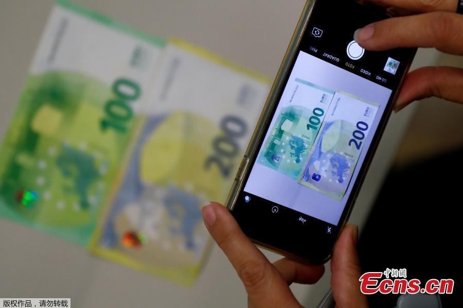 The new 100- and 200-euro banknotes are seen on a mobile phone screen during a presentation at the ECB headquarters in Frankfurt, Germany, September 17, 2018. (Photo/Agencies)