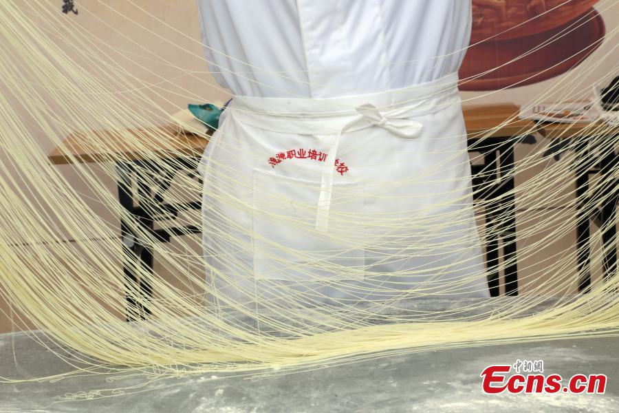A contestant makes Lamian (hand-pulled noodles) during a contest in Haidong City, Northwest China’s Qinghai Province, Sept. 18, 2018. Nearly 200 contestants from 60 teams from across the nation participated in the Lamian skills contest, where they competed to make five versions of Lamian in different thicknesses. (Photo: China News Service/Ma Mingyan)