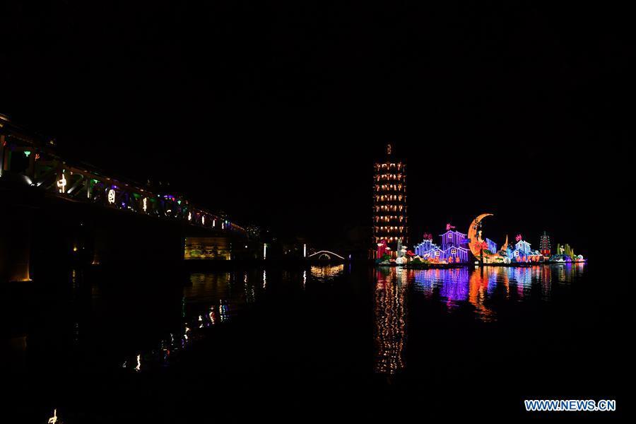 Photo taken on Sept. 19, 2018 shows lanterns in Zhouzhuang ancient town in Kunshan, east China\'s Jiangsu Province. A lantern fair to greet the upcoming Mid-Autumn Festival kicked off here on Wednesday. (Xinhua/Ji Chunpeng)