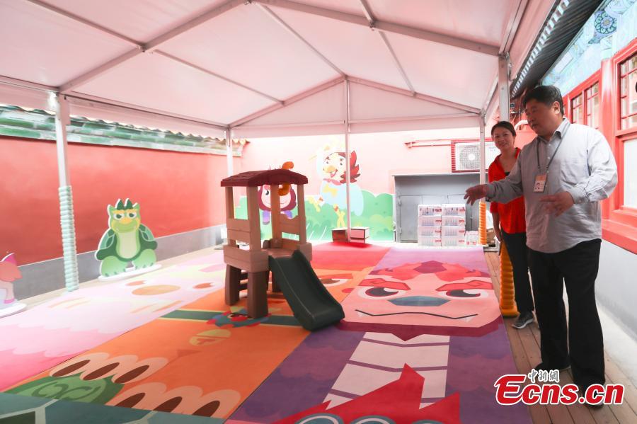 A view of a newly-opened baby care room at the Palace Museum in Beijing, Sept. 19, 2018. It\'s a first for the museum, also known as the Forbidden City, where previously there was no specific space set aside for the care of babies. The space includes three nursery rooms and other facilities made of high-quality materials. (Photo: China News Service/Sheng Jiapeng)