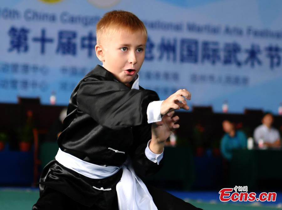 A child performs at the 10th Cangzhou International Wushu Festival in Cangzhou City, North China’s Hebei Province, Sept. 20, 2018. Some 2,200 participants from 50 countries and regions will participate in the contest from Sept. 19 to 22. The festival helps promote cultural exchange and better understanding of martial arts. Cangzhou is one of the birthplaces of Chinese martial arts and is also known for its acrobatics. (Photo: China News Service/Zhai Yujia)