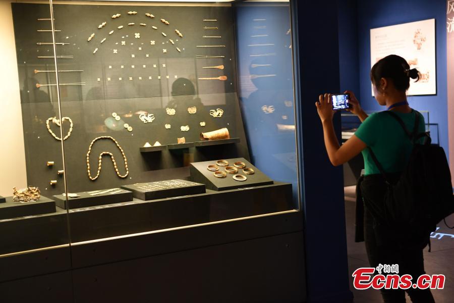<?php echo strip_tags(addslashes(Goldware on display at an exhibition in Chengdu City, Southwest China’s Sichuan Province, Sept. 20, 2018. As the country’s largest such exhibition, it showcased gold relics from before the 14th century excavated in China. The displays included more than 850 pieces (in 350 sets) of fine goldware from 19 provinces, autonomous regions, municipalities as well as 40 archaeological and cultural institutions. (Photo: China News Service/Zhang Lang))) ?>