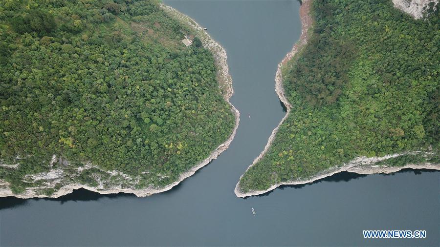 Aerial photo taken on Sept. 22, 2018 shows a view of the Wujiang River in Houshan Town of Jinsha County, southwest China\'s Guizhou Province. (Xinhua/Ou Dongqu)