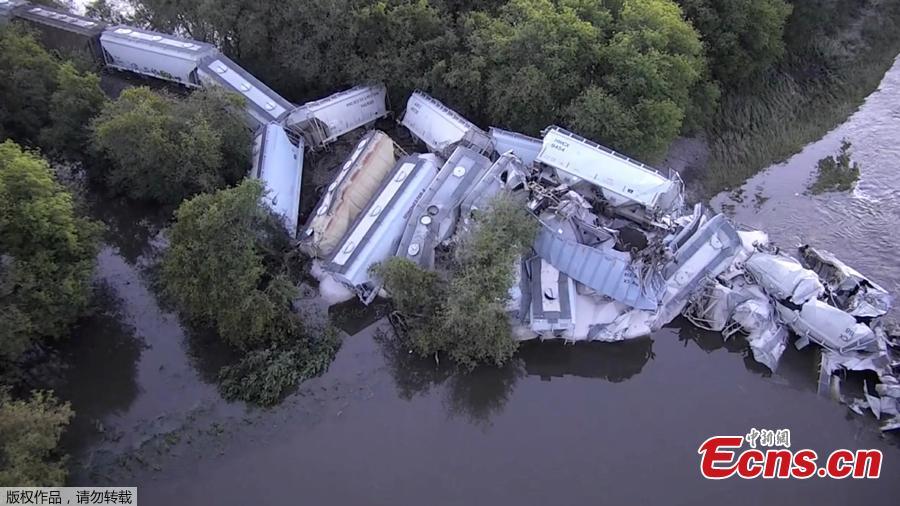 <?php echo strip_tags(addslashes(A train derailment near Alton, Iowa, United States is seen in this still image taken from a September 23, 2018 video. The accident demolished a bridge. About 20 cars carrying soybean oil and sand fell into the rain-swollen Floyd River. Authorities say no one was injured. (Photo/Agencies))) ?>