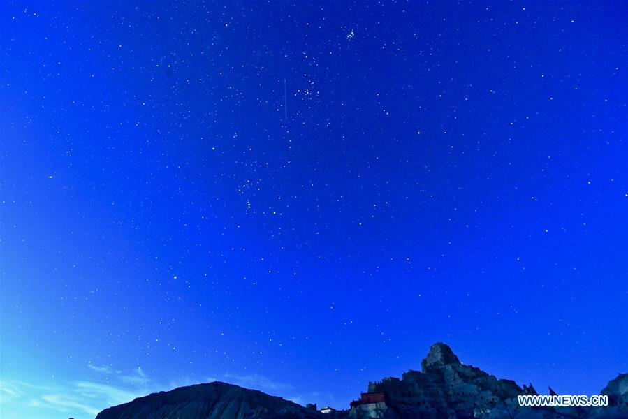 Photo taken on Sept. 11, 2018 shows the starry sky above ruins of Guge Kingdom in Ngari, southwest China\'s Tibet Autonomous Region. The Ngari area has an average altitude of over 4,000 meters above sea level. (Xinhua/Purbu Zhaxi)