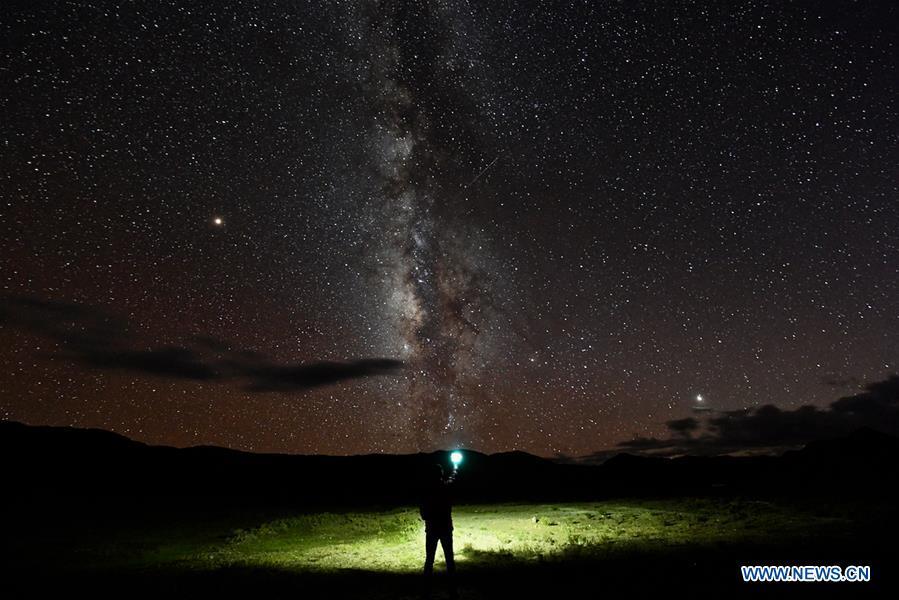 Photo taken on Sept. 12, 2018 shows the starry sky in Ngari, southwest China\'s Tibet Autonomous Region. The Ngari area has an average altitude of over 4,000 meters above sea level. (Xinhua/Purbu Zhaxi)