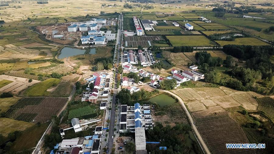 Aerial photo taken on Sept. 27, 2018 shows the view of Xiaogang Village in Fengyang County, east China\'s Anhui Province. Xiaogang, known as cradle of China\'s rural reform, witnessed great change in the past 40 years. (Xinhua/Zhang Duan)
