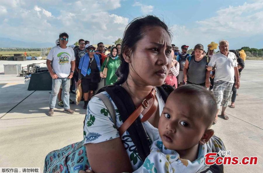 People injured or affected by the earthquake and tsunami wait to be evacuated on an air force plane in Palu, Central Sulawesi, Indonesia, September 30, 2018. (Photo/Agencies)