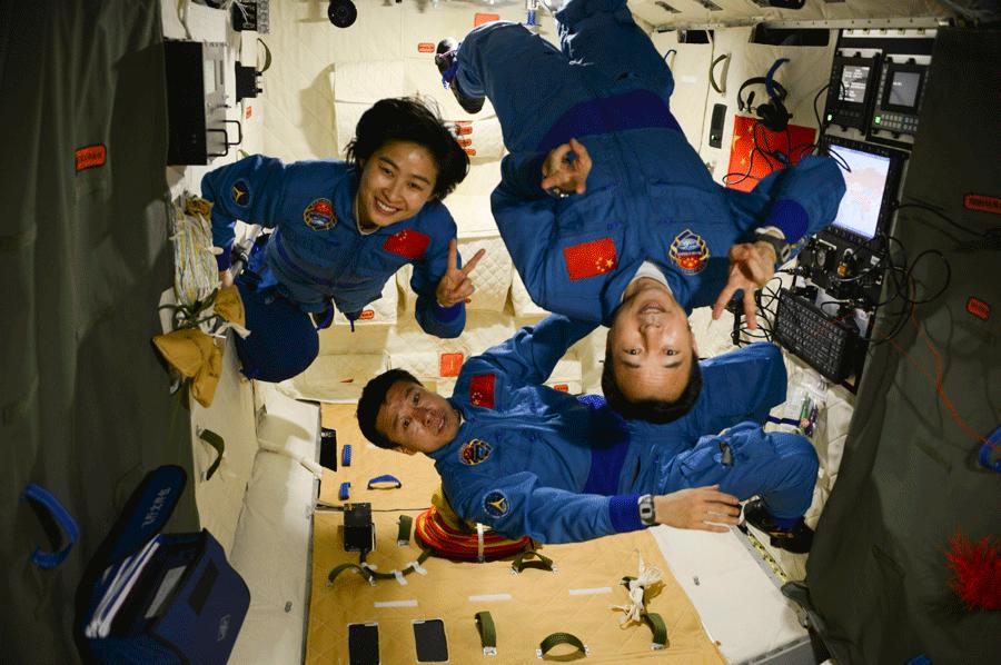 Astronauts take a group photo in the Shenzhou-IX spacecraft on June 27, 2012. The three astronauts, including China\'s first female astronaut, stayed in space from June 16 to 29. [SHENZHOU-IX ASTRONAUT TEAM]