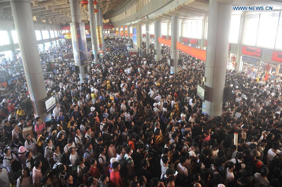 <?php echo strip_tags(addslashes(Passengers queue to get on coaches at Langdong Long-distance Bus Station in Nanning, capital of southwest China's Guangxi Zhuang Autonomous Region, Oct. 1, 2018. The country witnesses a travel rush as people embark on trips for seven-day National Day holiday, which lasts from Oct. 1 to 7. (Xinhua/Yu Xiangquan))) ?>