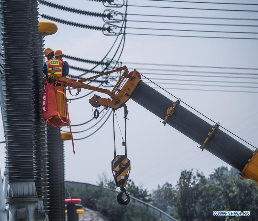 <?php echo strip_tags(addslashes(Workers maintain a convertor station in Shaoxing, east China's Zhejiang Province, Oct. 4, 2018. People from various sectors stick to their posts during the National Day holiday. (Xinhua/Xu Yu))) ?>