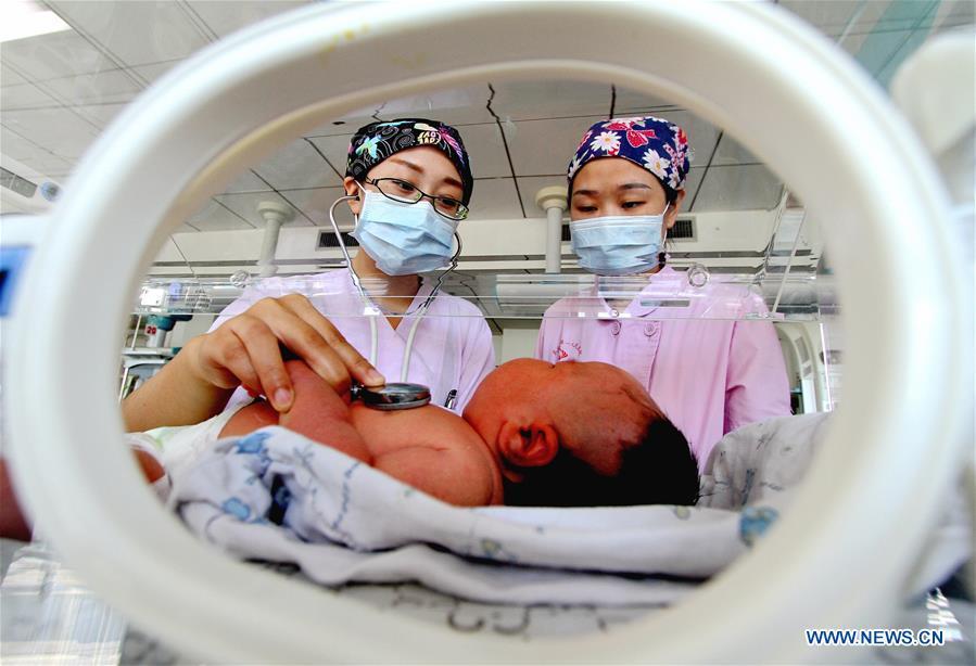 <?php echo strip_tags(addslashes(Nurses check a new-born at Wu'an First People's Hospital in Wu'an, north China's Hebei Province, Oct. 4, 2018. People from various sectors stick to their posts during the National Day holiday. (Xinhua/Wang Xiao))) ?>