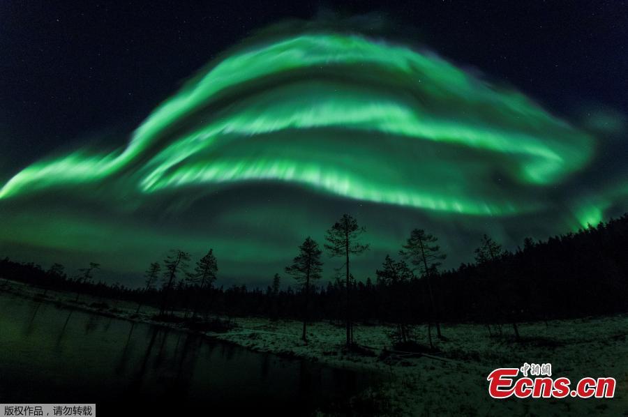 The Aurora Borealis (Northern Lights) is seen over the sky near Rovaniemi in Lapland, Finland, October 7, 2018. The Northern Lights moved in the sky with bright green arches reflected in frozen lake. (Photo/Agencies)