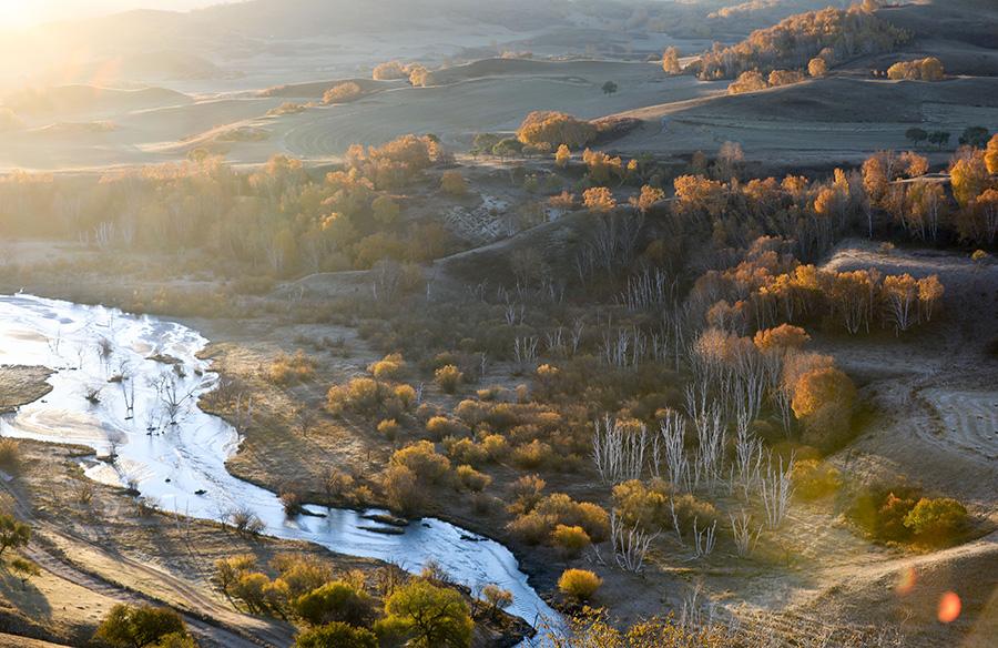 <?php echo strip_tags(addslashes(Mesmerizing autumn scenery of Wulan Butong Grassland in North China's Inner Mongolia. (Photo/China Daily))) ?>