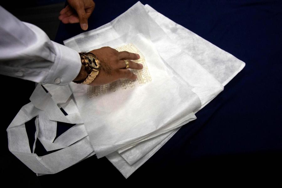 Bags made from PVA, a water-soluble material, are displayed at a media briefing in Santiago, Chile, in July. (CLAUDIO REYES/FOR CHINA DAILY)

The innovation, jointly developed in China, could reduce the threat the material poses in seas across the world.

Chilean businessman Roberto Astete has had the same dream for several years: used plastic cutlery from a dinner party is automatically sorted and fed into small grinders, after which the debris is dissolved in water in just a few minutes before being flushed away.

\