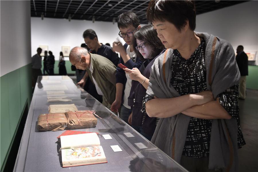 <?php echo strip_tags(addslashes(People view the exhibited items at Zhejiang Art Museum in Hangzhou, East China's Zhejiang Province, on Oct. 10, 2018. (Photo/Asianewsphoto))) ?>