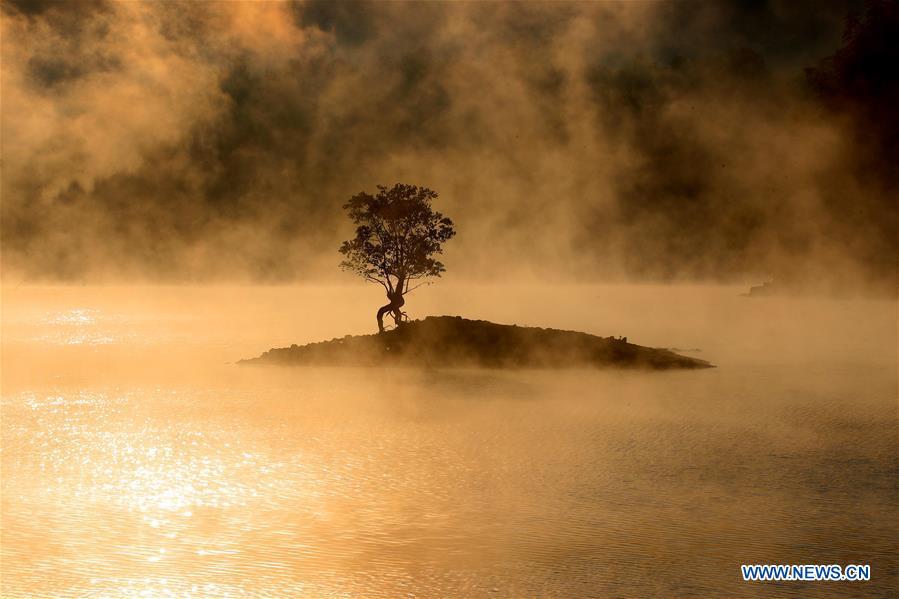 <?php echo strip_tags(addslashes(Photo taken on Oct. 11, 2018 shows an autumn scenery of the fog-enveloped Qishu Lake in Huangshan, east China's Anhui Province. (Xinhua/Shi Guangde))) ?>