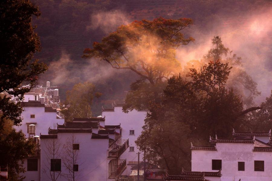 <?php echo strip_tags(addslashes(Autumn scenery of an ancient village in Wuyuan county, Jiangxi Province, Oct. 12, 2018. (Photo/Asianewsphoto))) ?>