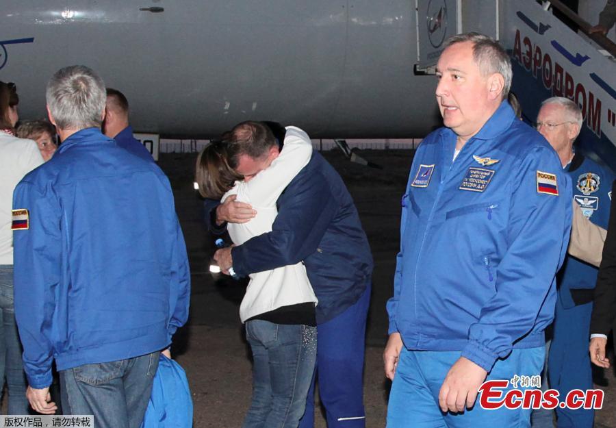 <?php echo strip_tags(addslashes(U.S. astronaut Nick Hague embraces a family member as head of the Russian space agency Roscosmos Dmitry Rogozin (R) walks past, after the Soyuz spacecraft made an emergency landing following a failure of its booster rockets, upon the arrival at Baikonur airport, Kazakhstan October 11, 2018. (Photo/Agencies))) ?>