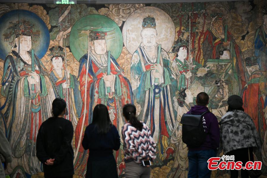 <?php echo strip_tags(addslashes(Visitors look at a replica of Chao Yuan Tu (Pictures of Paying Homage to the Origin), the famous wall murals that depict the story of Taoism in Yongle Temple, at the Taiyuan Art Museum in Taiyuan City, North China’s Shanxi Province, Oct. 11, 2018. The life-size replica was created using high-tech means. The museum is exhibiting 80 replicas of ancient original murals from China but now collected in other countries. (Photo: China News Service/Wu Junjie))) ?>