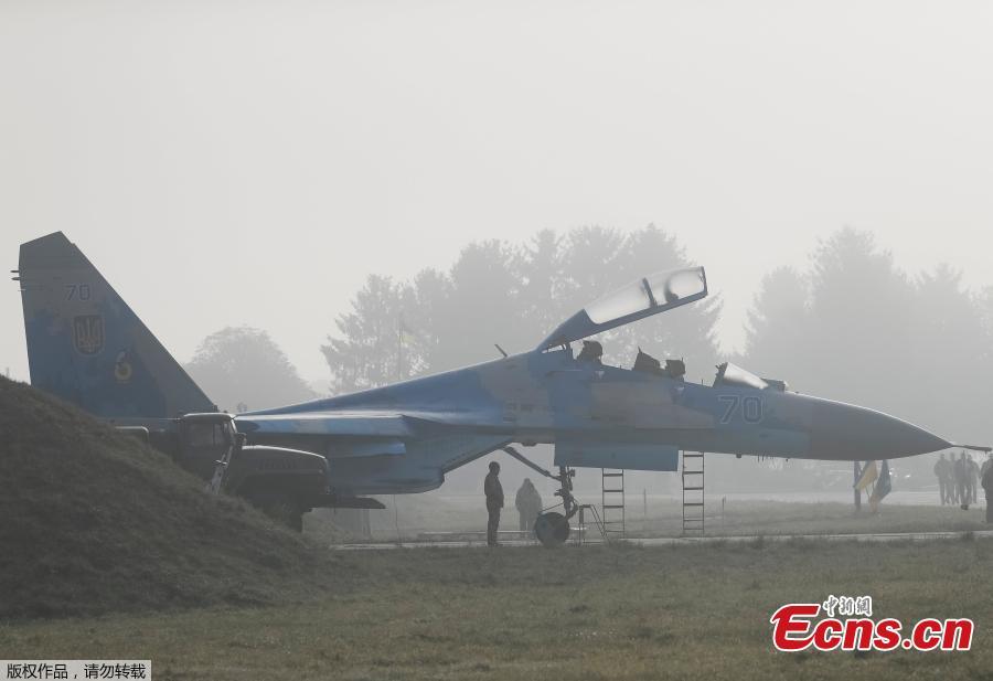 <?php echo strip_tags(addslashes(A Ukrainian serviceman stands under Su-27 fighter jet before the Clear Sky 2018 multinational military drills at Starokostiantyniv Air Base in Khmelnytskyi Region, Ukraine, October 12, 2018. A U.S. pilot was among two crew who died when a Ukrainian Su-27 air force fighter crashed during a training flight on Tuesday, the U.S. military said. (Photo/Agencies))) ?>