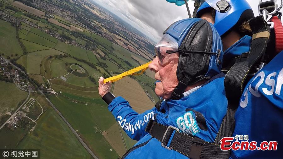 <?php echo strip_tags(addslashes(Harry Read, 94, takes to the skies from Old Sarum airfield in Salisbury, Wiltshire, and jumped 10,000ft. The D-Day veteran has completed his first high-level skydive since parachuting into Normandy in 1944. Read did the jump to raise money for the Salvation Army, of which he is a life-long member, to help fund the charity's anti-trafficking and modern slavery work in the UK. (Photo/VCG))) ?>