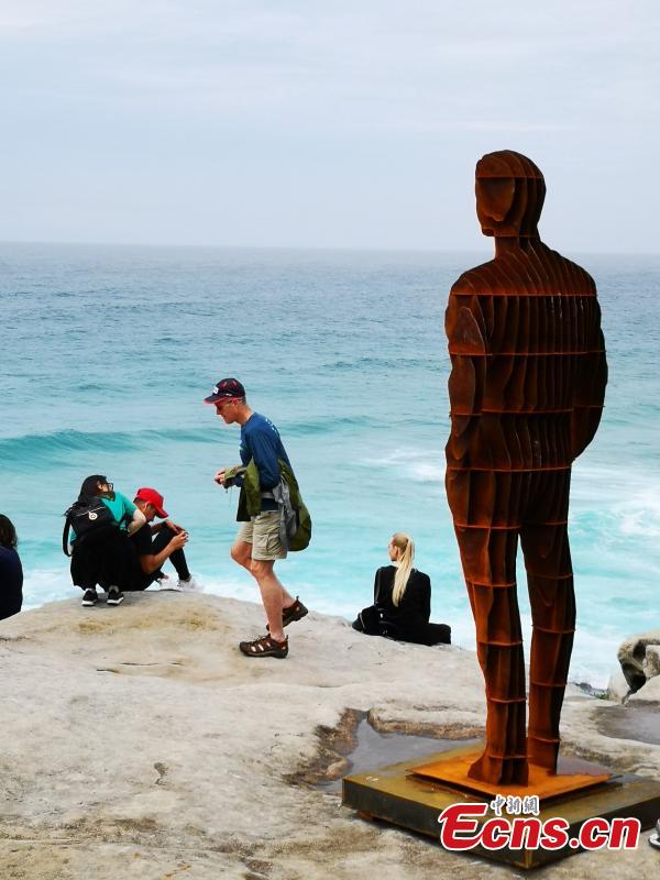 More than 100 sculptures from Australia and abroad transform the Bondi to Tamarama coastal walk into a temporary sculpture park, Oct. 12, 2018. Now in its 22nd year, Sculpture by the Sea is one of Sydney\'s key annual arts events. (Photo: China News Service/Wang Rui)