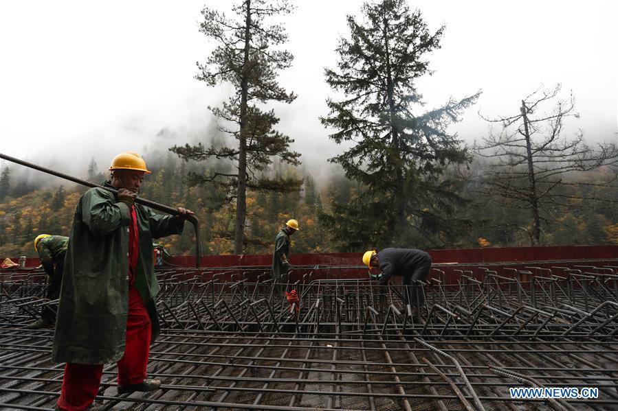 Workers renovate an infrastructure at the Jiuzhaigou Valley Scenic Area in Jiuzhaigou County, southwest China\'s Sichuan Province, Oct. 18, 2018. The magnitude-7.0 earthquake that hit here on Aug. 8, 2017 and the flooding of this summer caused damages of various degrees to the Jiuzhaigou Valley Scenic Area, which has been temporarily closed since July for renovation. (Xinhua/Liu Lianfen)
