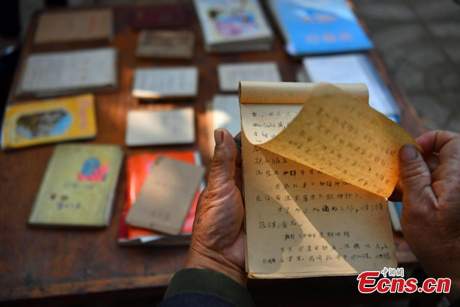 <?php echo strip_tags(addslashes(Farmer Jia Zengwen shows a diary he began to write 60 years ago at his home in Niujia Village, Gaocheng City, North China’s Hebei Province, Oct. 18, 2018. Jia has filled 108 diaries over the years, and they include records of his first time receiving the subsidy, a medical insurance claim, and the pension. The diaries also provide a record of the change that has taken place in his rural home over the past 40 years of reform and opening up. (Photo: China News Service/Zhai Yujia))) ?>