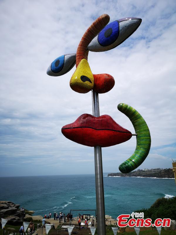 More than 100 sculptures from Australia and abroad transform the Bondi to Tamarama coastal walk into a temporary sculpture park, Oct. 12, 2018. Now in its 22nd year, Sculpture by the Sea is one of Sydney\'s key annual arts events. (Photo: China News Service/Wang Rui)