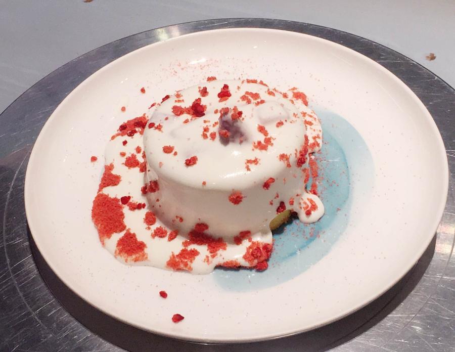 Mudflow cakes are a must-try item at Ming Kitchen. (Photo/CGTN)

Ming Kitchen owner Wu Mingxuan also mentioned that since they are unable to compete with the reputations of big brands, they have to win customers with visually stimulating food.