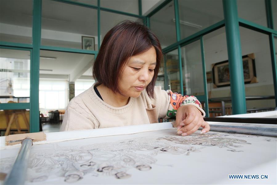 <?php echo strip_tags(addslashes(A local artist makes embroidery works with hair in Dongtai, east China's Jiangsu Province, Oct. 22, 2018. (Xinhua/Xiang Zhonglin))) ?>