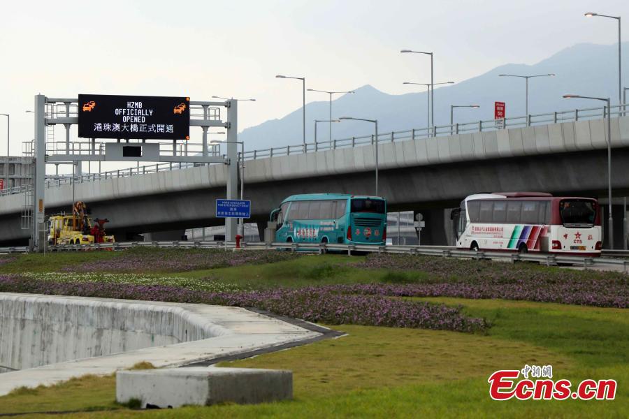<?php echo strip_tags(addslashes(A coach from Kwoon Chung Bus starts the first ride over the Hong Kong-Zhuhai-Macao Bridge in Hong Kong, Oct. 24, 2018. (Photo: China News Service/Xie Guanglei))) ?>