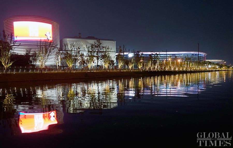 Trees near the main venue are decorated with mesmerizing lights. (Photo: Yang Hui/GT)