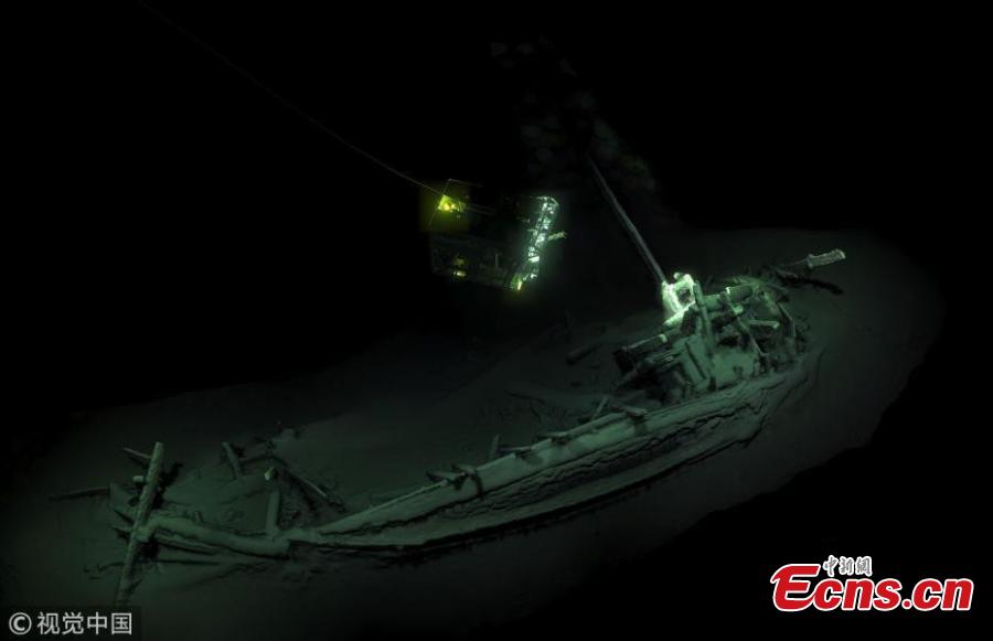 An ancient Greek trading ship dating back more than 2,400 years has been found virtually intact at the bottom of the Black Sea, the world’s oldest known shipwreck, researchers said on Tuesday, Oct. 23, 2018. The vessel is one of more than 60 shipwrecks identified by the Black Sea Maritime Archaeology Project including Roman ships and a 17th-century Cossack raiding fleet. “A ship, surviving intact, from the Classical world, lying in over two kilometers of water, is something I would never have believed possible,” said Professor Jon Adams from the University of Southampton in southern England, the project’s main investigator. (Photo/VCG)