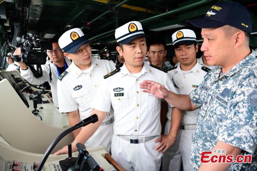 <?php echo strip_tags(addslashes(Navy soldiers from China and Singapore meet ahead of a China-ASEAN military drill in Zhanjiang City, South China’s Guangdong Province, Oct. 24, 2018. (Photo: China News Service/Chen Wen))) ?>