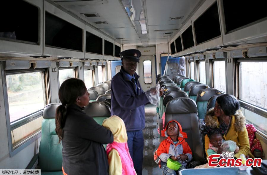 The National Railways of Zimbabwe has suffered from a decade-long economic recession in the country and is seriously indebted. Due to neglect of maintenance and a lack of spare parts, only part of the railway network remains in good condition. Steam locomotives, although capable of speeds of just 25 to 30 kilometers per hour, have been reintroduced since 2004 as coal is in relatively good supply. The country has approved a plan to recapitalize its rail operations. (Photo/Agencies)