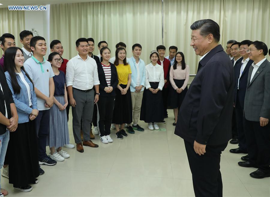 Chinese President Xi Jinping, also general secretary of the Communist Party of China Central Committee and chairman of the Central Military Commission, talks with college students of Jinan University in Guangzhou, south China\'s Guangdong Province, during an inspection tour, Oct. 24, 2018. (Xinhua/Ju Peng)