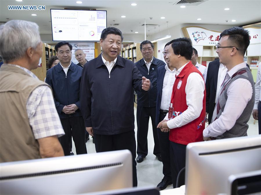 Chinese President Xi Jinping, also general secretary of the Communist Party of China Central Committee and chairman of the Central Military Commission, meets with social workers and residents of Beizhan Community in Longhua District in Shenzhen, south China\'s Guangdong Province, during an inspection tour, Oct. 24, 2018. (Xinhua/Xie Huanchi)