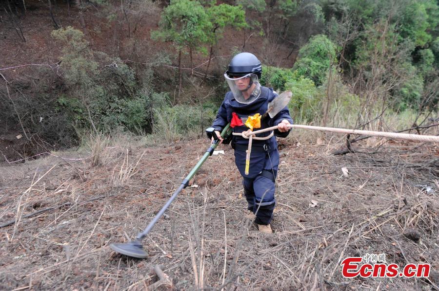 <?php echo strip_tags(addslashes(A PLA solider in a mine clearance operation in border city of Pingxiang, South China's Guangxi Zhuang Autonomous Region. The PLA soldiers detonated on Thursday, Oct. 25, 2018 the last mine in a minefield in Pingxiang. The operation marked the completion of a years-long landmine-sweeping mission in the Guangxi section of the Sino-Vietnam border, clearing the dangerous historical legacy that has hindered border development. (Photo: China News Service/Jiang Xuelin))) ?>
