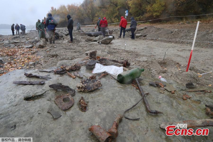 <?php echo strip_tags(addslashes(Hungarian archaeologists inspect the site where they found coins from the 16th-17th centuries and special weapons on the banks of the Danube river due to its low water level on October 25, 2018 near Erd, located 25 kilometers from Budapest. According to archaeologists working on site, the treasure comes from a cargo of a commercial ship that probably sank in the 18th century. (Photo/Agencies))) ?>