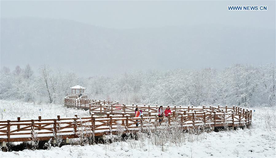 <?php echo strip_tags(addslashes(People enjoy the snow scenery at a scenic spot in Oroqen Autonomous Banner of Hulun Buir, north China's Inner Mongolia Autonomous Region, Oct. 26, 2018. A snowfall hit Oroqen Autonomous Banner of Hulun Buir on Friday.(Xinhua/Hou Yupeng))) ?>