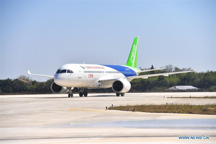 <?php echo strip_tags(addslashes(The No.102 C919 plane taxis at Nanchang Yaohu Airport, east China's Jiangxi Province, Oct. 27, 2018. The No.102 C919 plane landed at Nanchang Yaohu Airport after a flight from Dongying Shengli Airport of east China's Shandong Province. The plane will undergo rigorous tests at this airport. (Xinhua/Hu Chenhuan))) ?>
