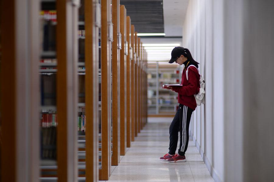 <?php echo strip_tags(addslashes(The library of Taiyuan Normal University has been attracting much attention from the students since its being put into use recently in Taiyuan, capital city of North China's Shanxi Province. (Photo by Song Jidong for chinadaily.com.cn))) ?>