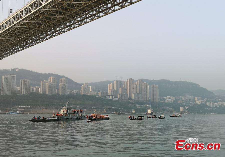 <?php echo strip_tags(addslashes(A floating crane, capable of hoisting 60 tons, arrives at the site of a bus accident in Wanzhou District, Southwest China's Chongqing Municipality, Oct. 28, 2018. Two bodies have been retrieved from the river after a bus with a dozen passengers on board veered onto the wrong side of the road, colliding with a private car before plunging into the Yangtze River. Sichuan Road and Bridge has dispatched a large floating crane and experienced rescuers to assist in the search for survivors. (Photo provided to China News Service))) ?>