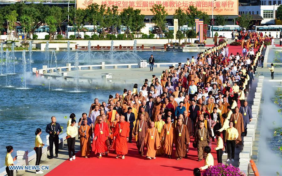 Guests for the fifth World Buddhist Forum attend a tree planting activity in Putian, southeast China\'s Fujian Province, Oct. 28, 2018. A record number of over 1,000 Buddhists, scholars and representatives from 55 countries and regions attended the fifth World Buddhist Forum, which will last until Oct. 30.(Xinhua/Wei Peiquan)