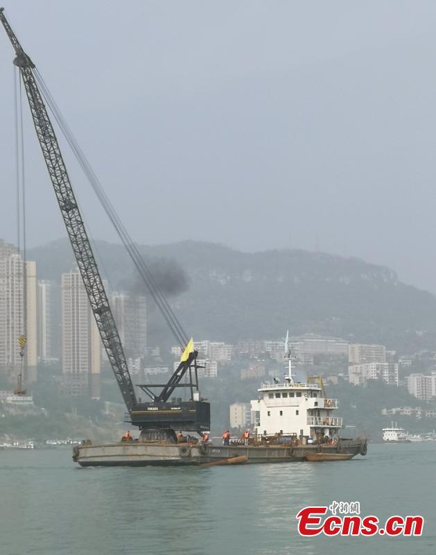 <?php echo strip_tags(addslashes(A floating crane, capable of hoisting 60 tons, arrives at the site of a bus accident in Wanzhou District, Southwest China's Chongqing Municipality, Oct. 28, 2018. Two bodies have been retrieved from the river after a bus with a dozen passengers on board veered onto the wrong side of the road, colliding with a private car before plunging into the Yangtze River. Sichuan Road and Bridge has dispatched a large floating crane and experienced rescuers to assist in the search for survivors. (Photo provided to China News Service))) ?>