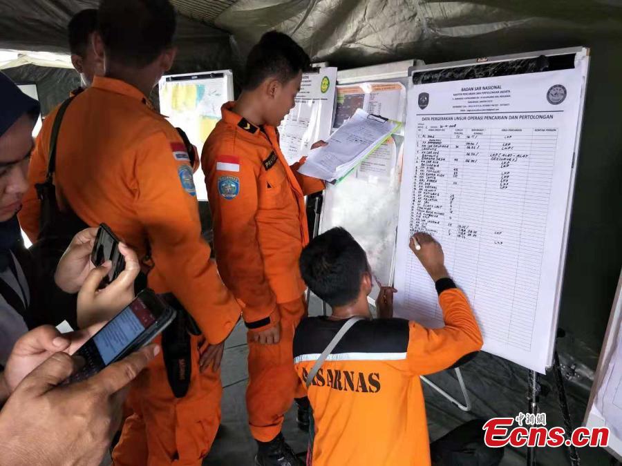 Indonesian rescue team members update a manifest chart as they work to retrieve the bodies of those who perished in the Lion Air flight JT610 crash, at Tanjung Priok port in Jakarta, Indonesia, Oct. 30, 2018. Indonesia on Tuesday stepped up a search for an airliner that plunged into the sea with all 189 aboard feared dead, deploying underwater beacons to trace its black box recorders and uncover why an almost-new plane crashed minutes after take-off. (Photo/Agencies)